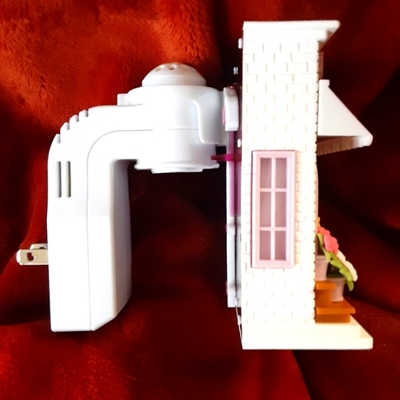 Bath & Body Works Flower Shop Projector Wallflower Plug - Picture 3 of 6